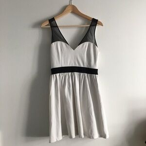 BEBE Sleeveless Mesh Sheath Pleated Dress‎ Lined Pleated White Black Wome…